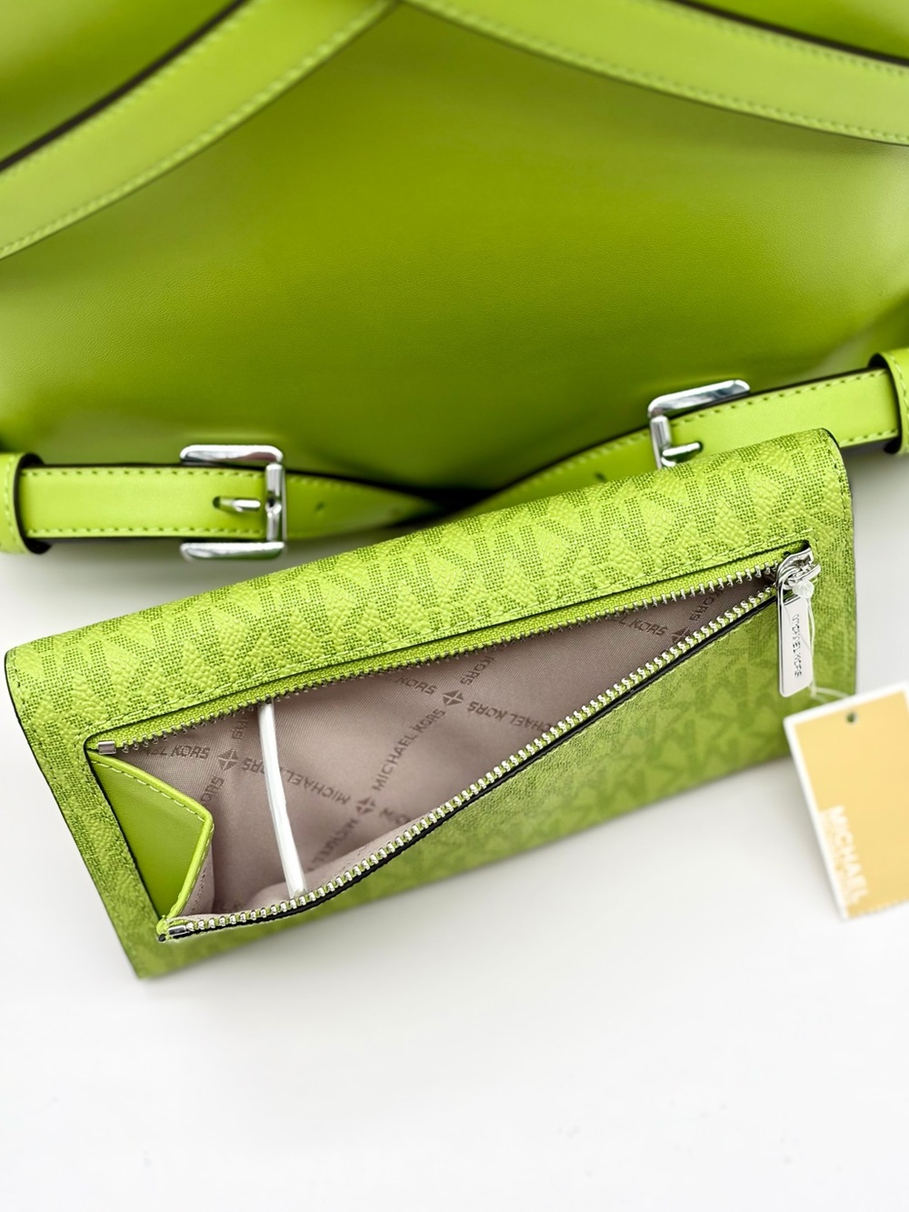 Michael Kors Rhea medium backpack and wallet Set Lime - Picture 6 of 16